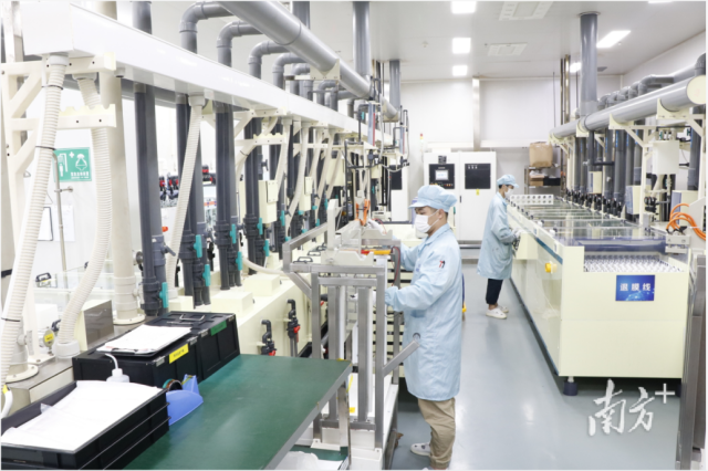 佛山华亿体育（中国）游戏平台大研究院建设的芯片板级扇出封装中试平台。