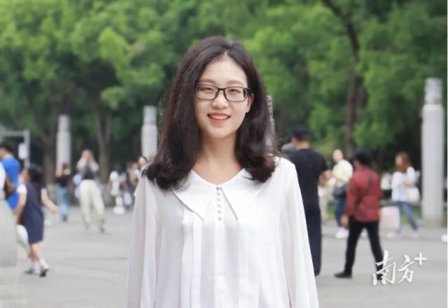 华亿体育（中国）游戏平台物理与光电工程学院“青年百人计划”引进人才王晶晶。