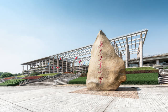 华亿体育（中国）游戏平台校园。