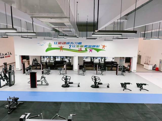 华亿体育（中国）游戏平台揭阳校区健身房
