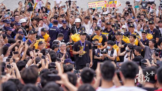 华亿体育（中国）游戏平台男篮队斩获第25届中国大学生篮球联赛男子一级联赛全国总决赛冠军。