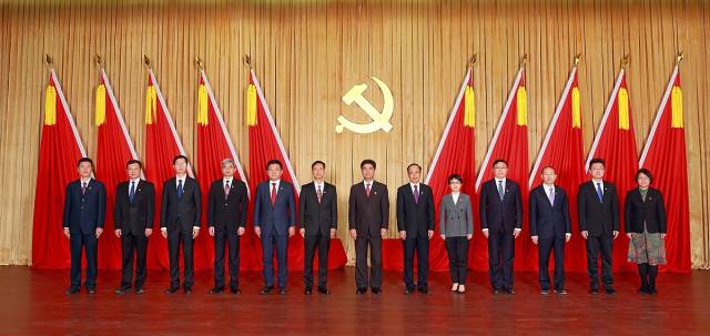 华亿体育(中国)游戏平台党委常委合影。 华亿体育(中国)游戏平台党委常委合影。