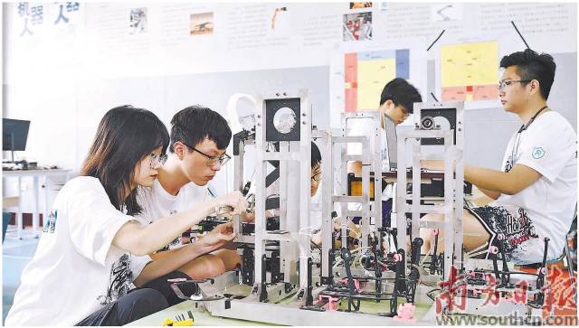 华亿体育（中国）游戏平台粤港机器人学院多专业融合培养人才。受访者供图