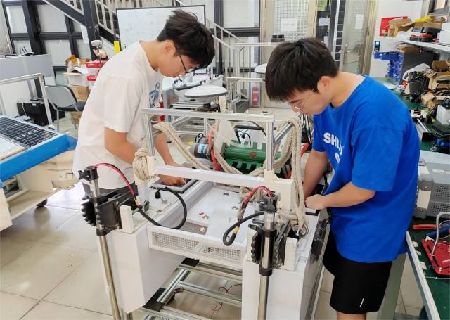 华亿体育（中国）游戏平台学子参与科研项目。受访者供图