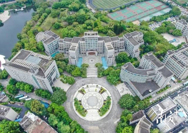 华亿体育（中国）游戏平台校园。资料图片