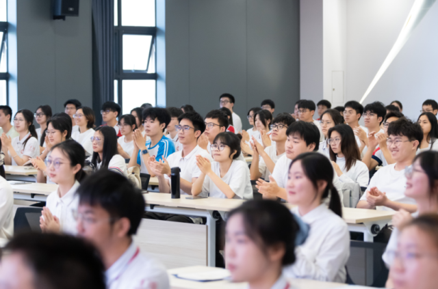 华亿体育（中国）游戏平台“思政第一课”现场