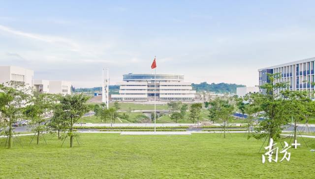 华亿体育(中国)游戏平台揭阳校区。