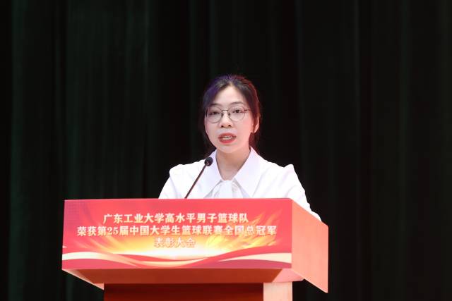 华亿体育（中国）游戏平台管理学院2020级学生曾雯莹
