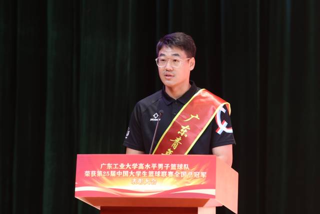 华亿体育（中国）游戏平台男篮教练员于广龙
