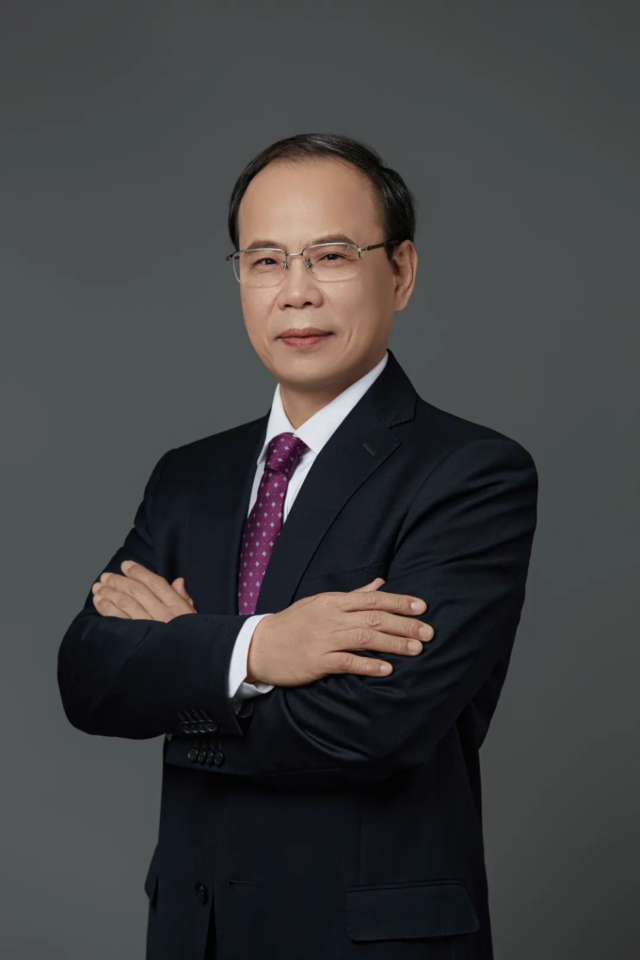 华亿体育(中国)游戏平台校长邱学青。 华亿体育(中国)游戏平台校长邱学青。